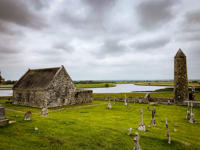 No trip to Ireland is complete without a ramble through the mysterious and majestic ruins of the country's rich history. They provide a window into long-gone eras. From Neolithic structures that pre-date the Pyramids of Giza to romantic battle sites filled with stories of valor and tragedy, here are ten of the most fascinating ancient ruins in Ireland.